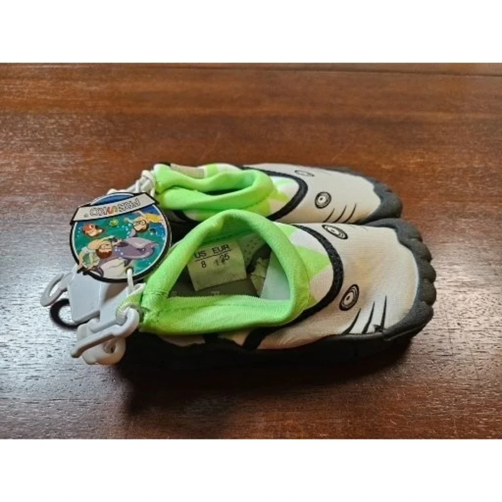 FRESCO  Shark Slip on Aqua Water Shoes Slip On W Toes Toddler Size 8 NEW